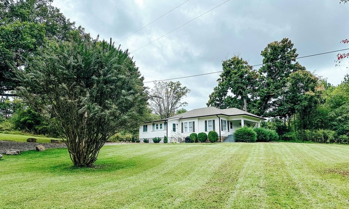 Rocky Mount House | Cottage in the Pines