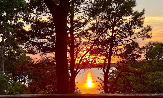 East Harwich House | Cottage on Cape Cod & Beautiful Long Pond w/Quick Drive to Ocean