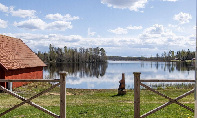 Hamneda House | Cottage with a view of Hängasjön | SE06014