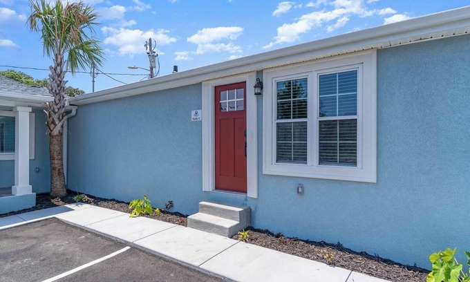 Atlantic Beach House | Cottages @ Pearl Beach -Walk to Beach-Suite C