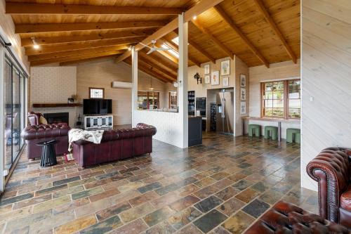 Bridge Creek House | Country Escape - 3BR Home with Panoramic Views