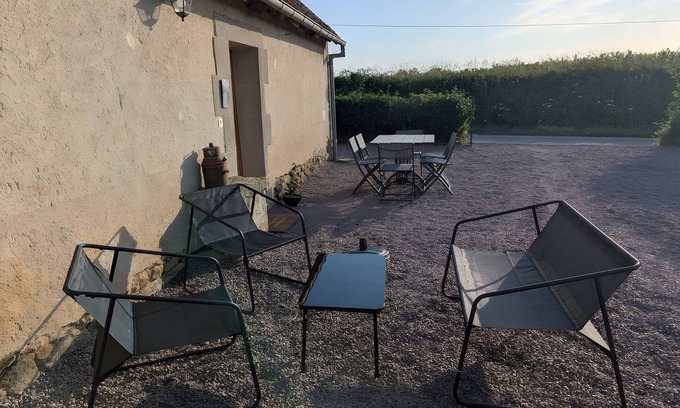 Bourbon-l'Archambault House | Country House 'Gîte de la Marquaterie' with Private Garden and Wi-Fi