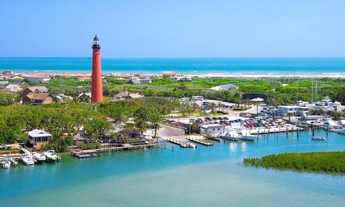 Historic District Condo | Couples Retreat at Colony Beach Club