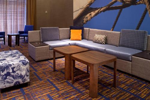 Harbor East Hotel | Courtyard Baltimore Downtown Inner Harbor