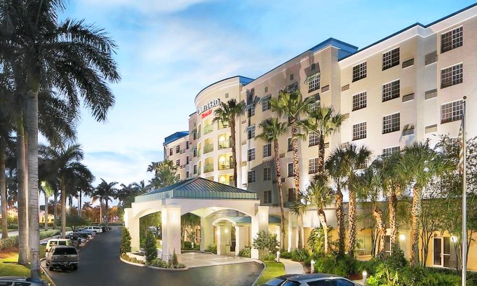 Dania Beach Hotel | Courtyard by Marriott Fort Lauderdale Airport & Cruise Port