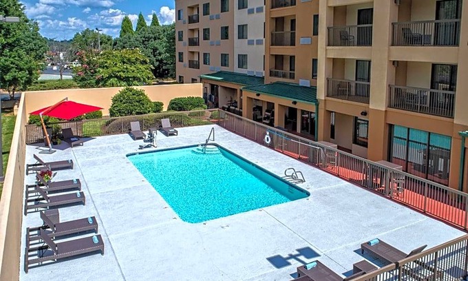 Burlington Hotel | Courtyard by Marriott Burlington