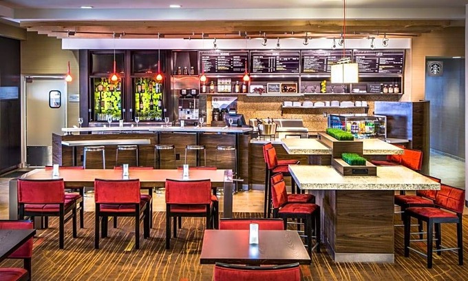 Charleston Hotel | Courtyard by Marriott Charleston Downtown/Civic Center