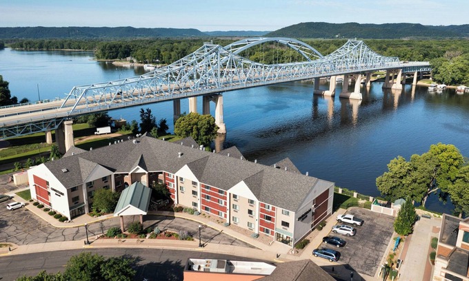 Historic Downtown La Crosse Hotel | Courtyard by Marriott La Crosse