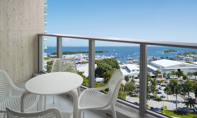 Coconut Grove Hotel | Courtyard by Marriott Miami Coconut Grove