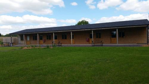 Cowbridge Hotel | Cowbridge Cabins