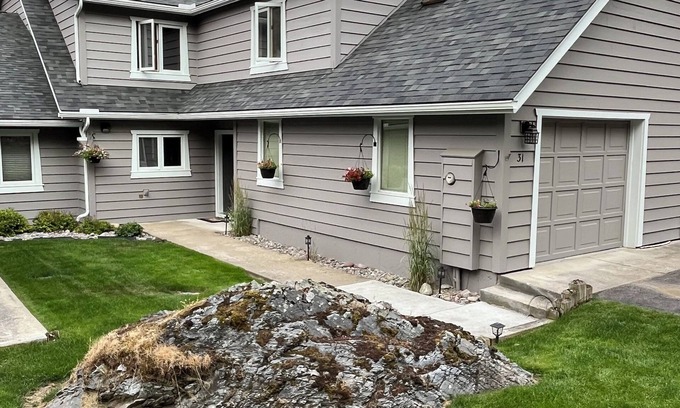 Bigfork Apartment | Cozy 1-bedroom apartment in tranquil Bigfork with WiFi