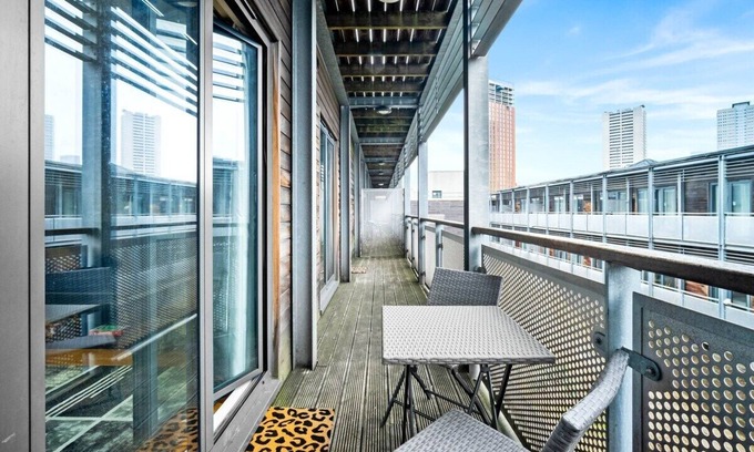 Theatreland Birmingham Apartment | Cozy 2 Bed Arcadian Center By Azura Nights