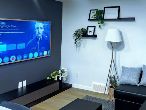 Calgary Apartment | Cozy 2 BR Suite Self check-in I Free Park Pass