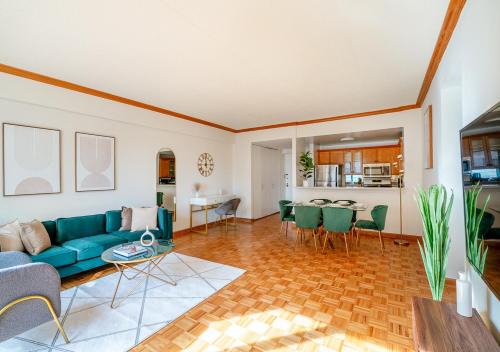 Upper West Side Apartment | Cozy 2BD Apartment In West Side