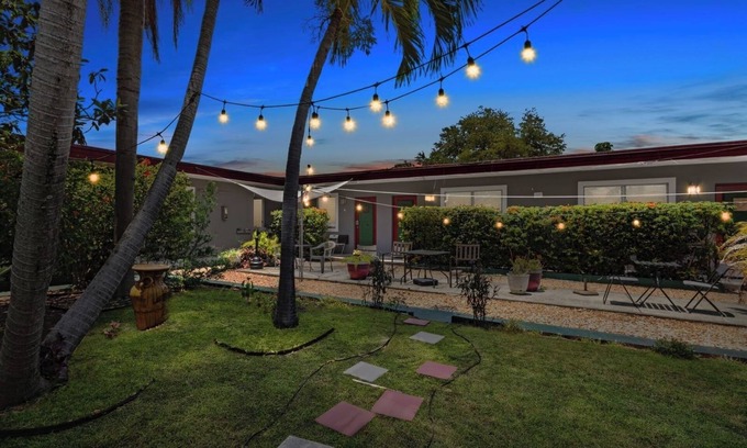 Downtown Hollywood Apartment | Cozy 2BR in Hollywood FL Pet Friendly
