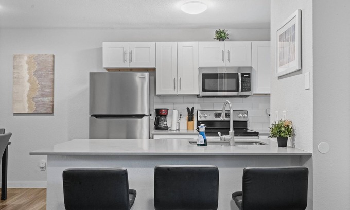 Hyde Park Apartment | Cozy 2BR Near UT Hyde Park Evonify