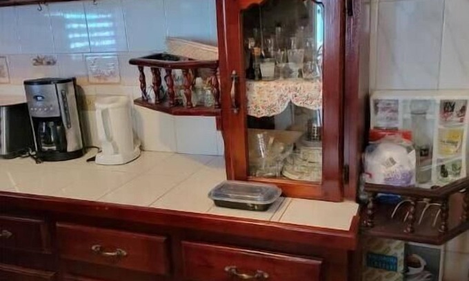 Salt Gut House | Cozy 3 bedroom house with Jacuzzi for your pleasure and relaxation.