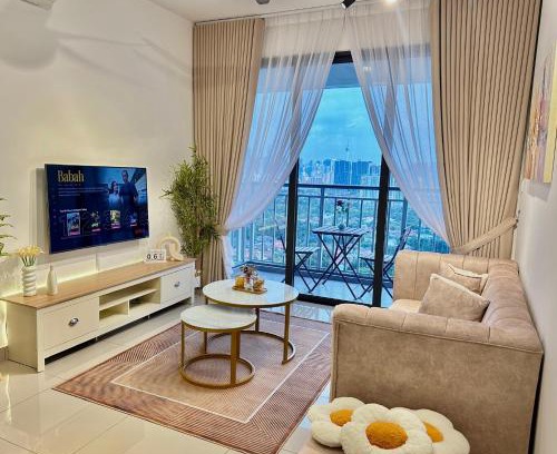 Sentul Pasar Apartment | Cozy 3BR Apartment with KLCC View near Batu Caves & Free Parking