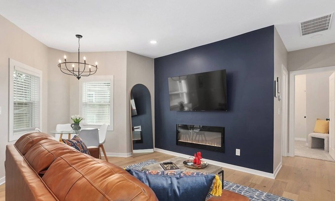 Lee's Summit House | Cozy 3BR KingBed|GameRoom+HotTub|Walkable to DT LS