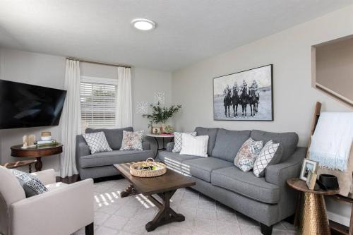 South Bend House | Cozy 4BR 3BA Home 1.2 Mi Walk to ND