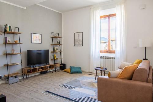 San Jacopino Apartment | Cozy and Bright Flat - Top Floor with Elevator