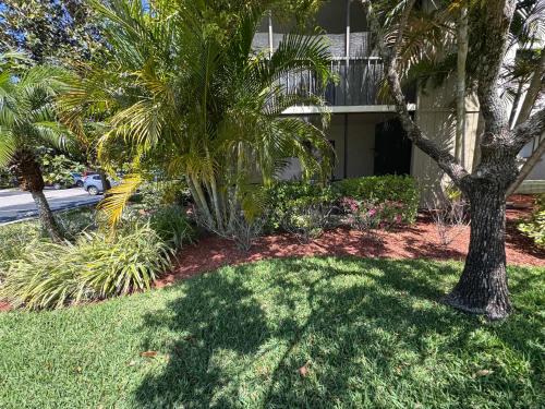 Fox Chase Apartment | Cozy and Costal 10 Min to Beach Pool, Sauna, Pool table