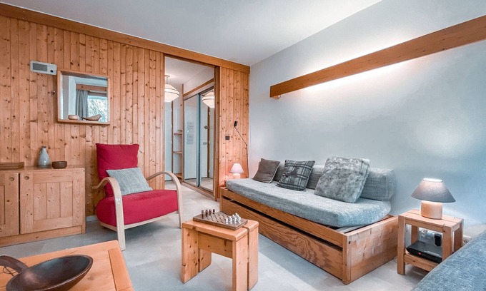 Val-d'Isere Apartment | Cozy Apartment with Mountain View, Balcony, and Covered Parking in Val d'Isère