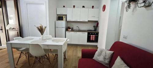 Lascari Apartment | Cozy Apartment with Stunning Mountain Views