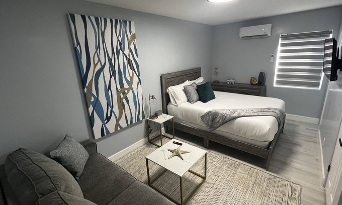 Daytona Beach Apartment | Cozy Beachside Modern Boutique Hotel Suite with Kitchen - by Oceano Suites