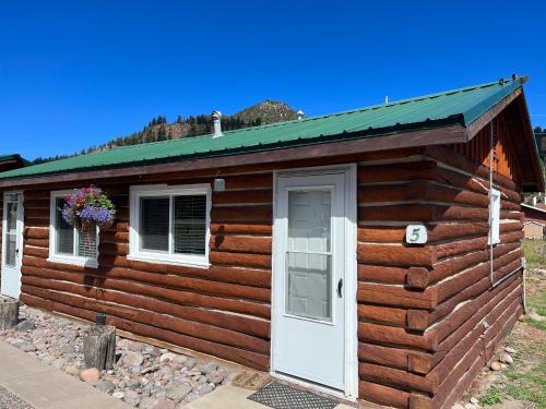 South Fork Apartment | Cozy cabin #5 at Aspen Ridge Cabins