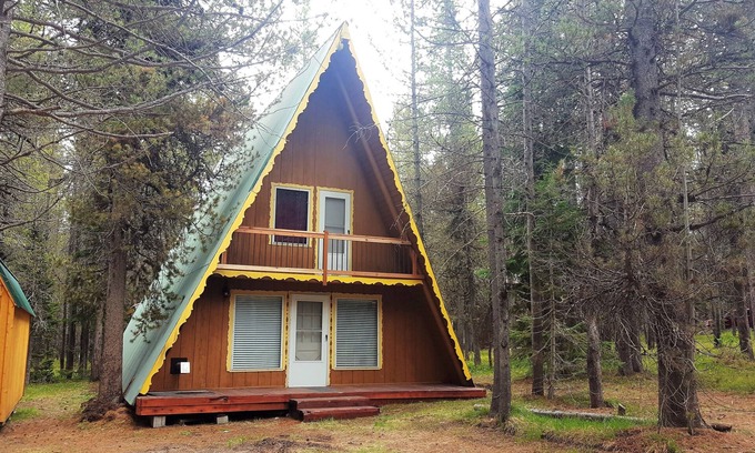 Island Park Cabin | Cozy Cabin! Close to Yellowstone Entrance!