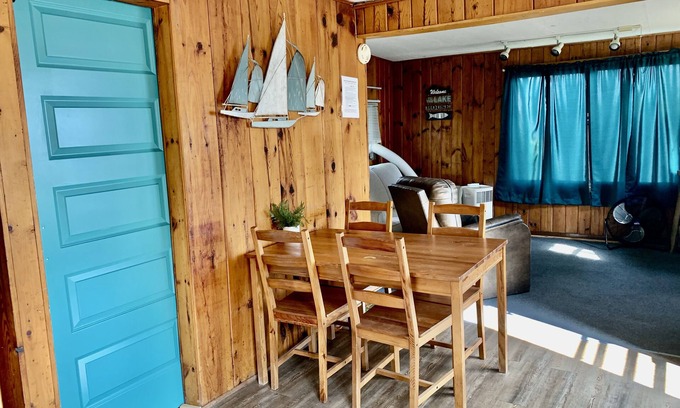 Roosevelt Cabin | Cozy Cabin Getaway Right on the Water! Great fishing lake. Near Mille Lacs