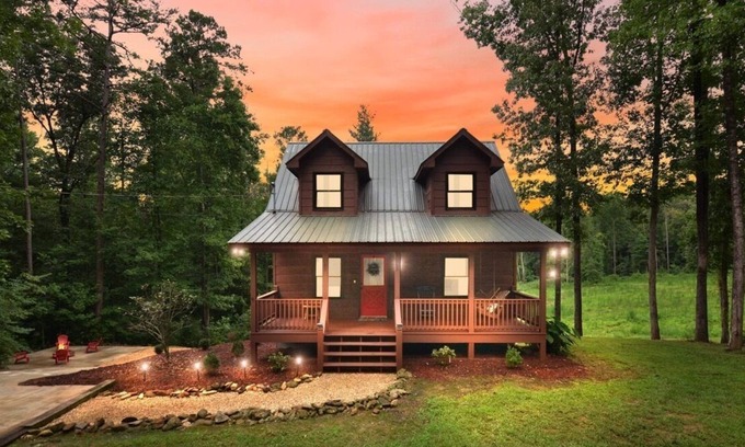 Ellijay Cabin | Cozy Cabin Nestled in the Midst of Wineries & Apple Houses w/Hot Tub & Fire Pit!