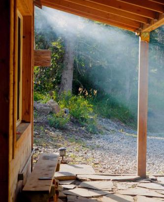 Midway House | Cozy Cabin Retreat in Midway