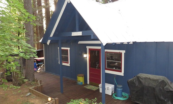 Arnold Cabin | Cozy Cabin With A Short Walk To Fly In Lake/Blue Lake Springs
