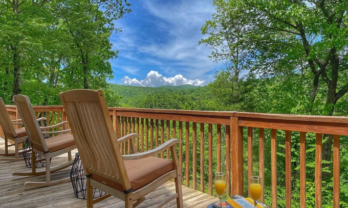 Highlands Cabin | Cozy Cabin with Mountain Views, Pet Friendly, 3 Miles from Downtown Highlands