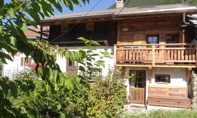 Beaufort Ski Chalet | Cozy Chalet for 3-4 in Village Center, 500m from Ski Slopes, 100m from Shops