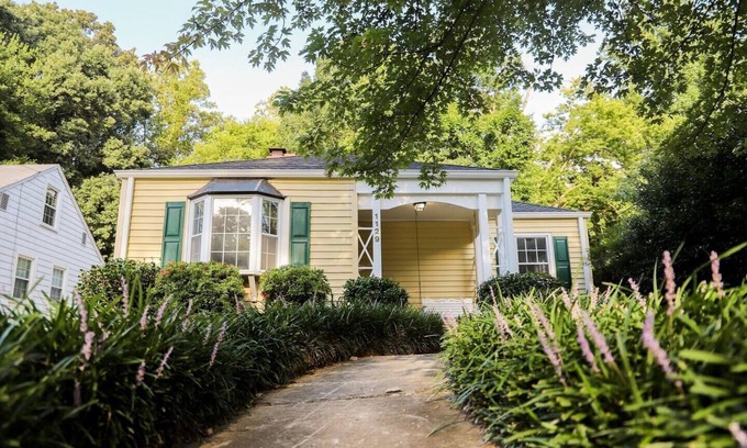 Winston - Salem Cottage | Cozy & Clean Home In Ardmore - The Yellow Cottage