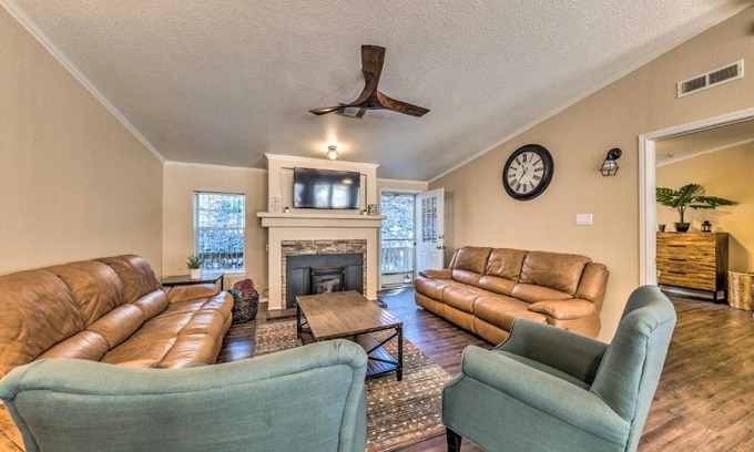 Cloudcroft House | Cozy Cloudcroft Cabin with Deck and Gas Grill!