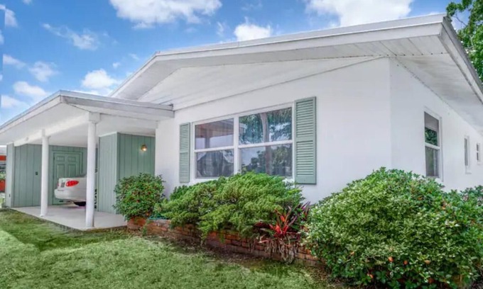 Vero Beach South House | Cozy cottage for longer stays!