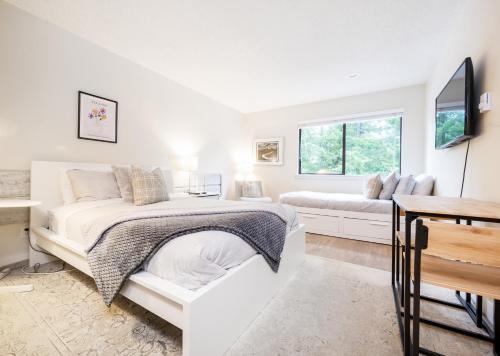 Whistler Creekside Apartment | Cozy Creek Den - Studio w Hot Tub and Pool