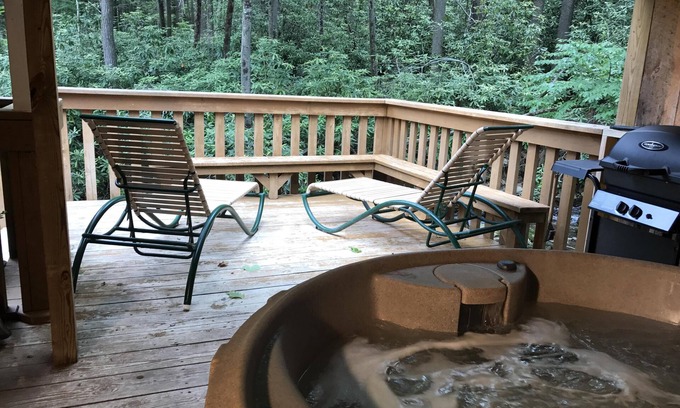 Candler Cottage | Cozy Creek on a Loud Mtn.Creek- Hot Tub, Fireplace,Romantic,Grill,WiFi,Private