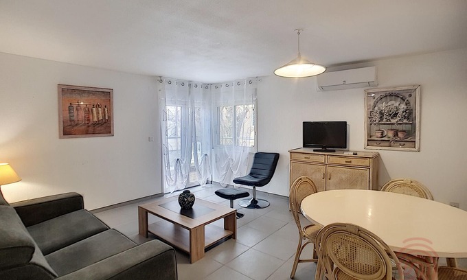 Lamalou-les-Bains Apartment | Cozy F2 Apartment, A/C, Terrace, Near Thermes & Park, Pet-Friendly, Lamalou-les-Bains