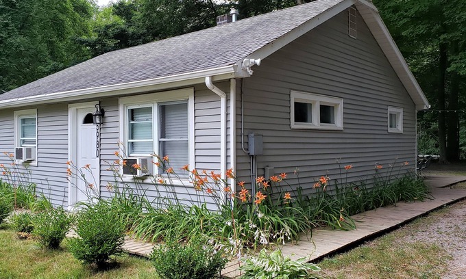 Lake Michigan Beach Cottage | Cozy Family Cottage - Minutes From Lake Michigan Beach