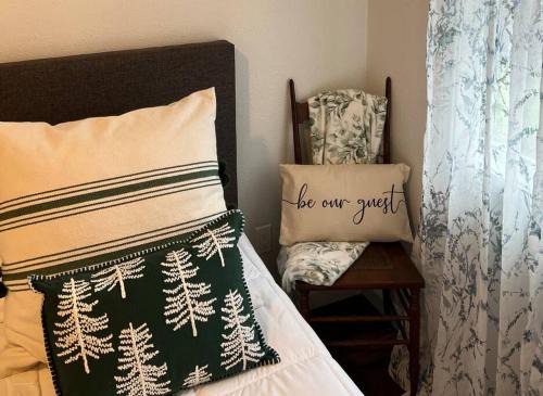 Ore City House | Cozy Getaway at Lake O' the Pines