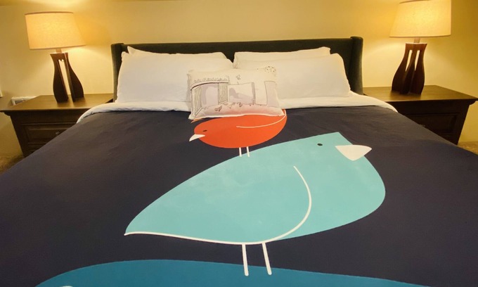Corbett - Terwilliger - Lair Hill Apartment | Cozy Guest Suite near PSU/OHSU+FreeParking+KingBed