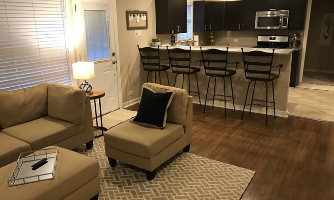 Shearer Hills - Ridgeview House | Cozy Home Away from Home Located Perfectly in the Heart of San Antonio.