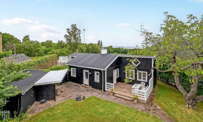 Dronningmolle House | Cozy home in Dronningmølle with WiFi