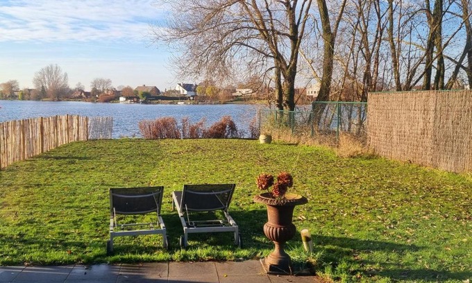Nazareth House | Cozy house at the lake