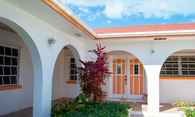 Deadmans Cay Apartment | Cozy Island Retreat in Beautiful Garden